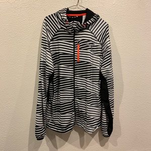 Men’s large puma warm cell zip up hoodie!